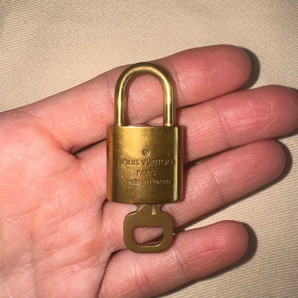 Authentic Louis Vuitton RARE Lock & Key #333 – Made in France - Picture 5 of 8